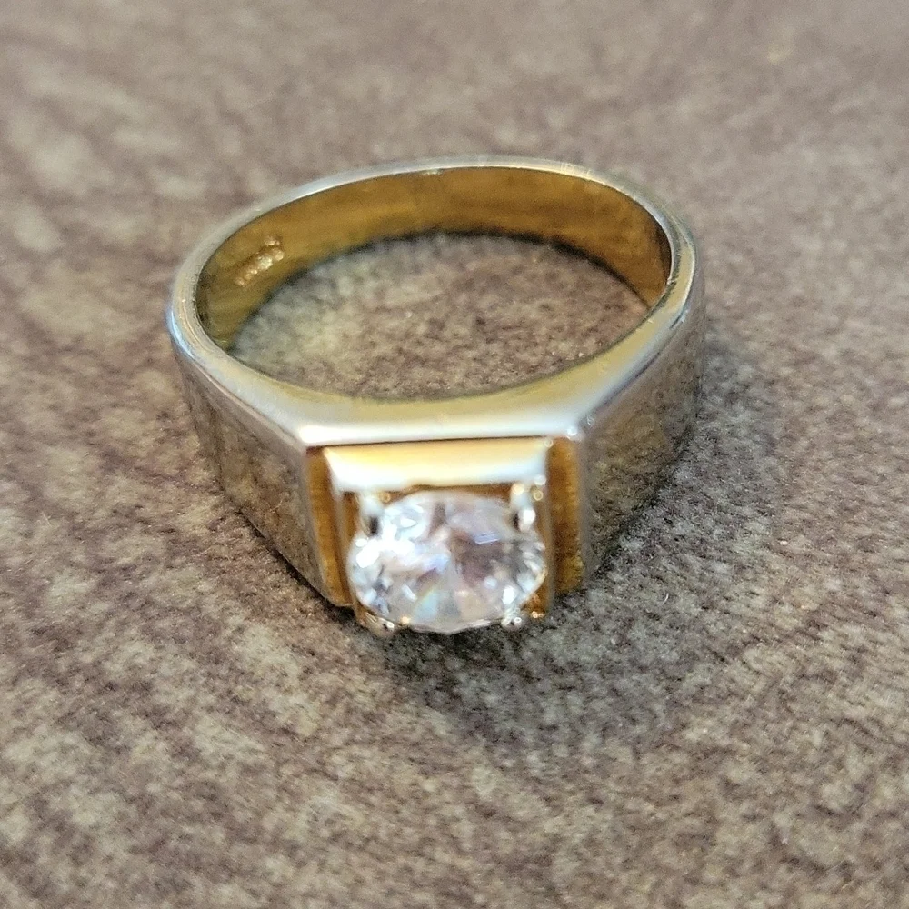Vtg SETA Contemporary Goldtone Crystal Unisex Wedding Solitaire Band